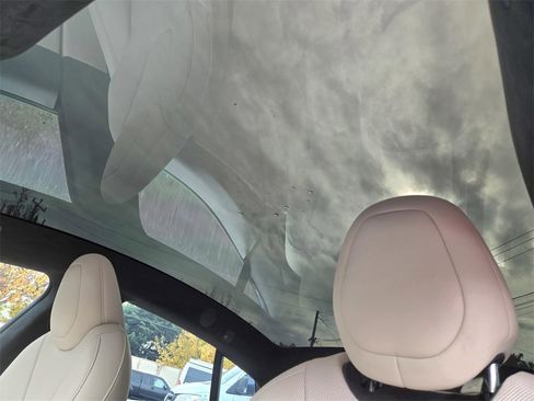 Used 2022 Tesla Model S image 17