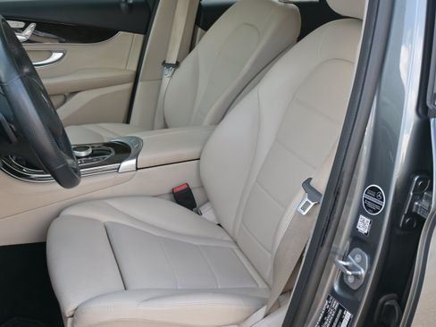 Used 2019 Mercedes-Benz GLC 300 image 12