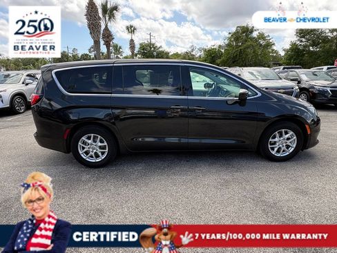 Used 2023 Chrysler Voyager LX FWD image 8