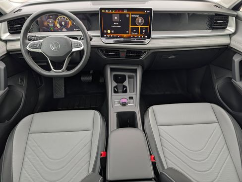 New 2026 Volkswagen Tiguan SE image 9