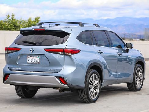 Certified 2021 Toyota Highlander Platinum FWD image 6