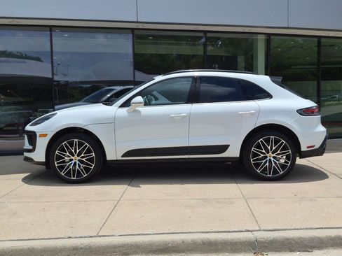 Certified 2026 Porsche Macan AWD/4WD image 2
