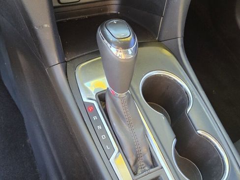 Used 2018 Chevrolet Equinox LT image 24