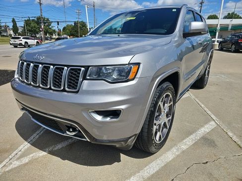 Certified 2018 Jeep Grand Cherokee Limited AWD/4WD image 9