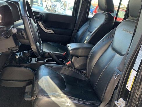 Used 2016 Jeep Wrangler Unlimited Sahara w/ Connectivity Group image 10