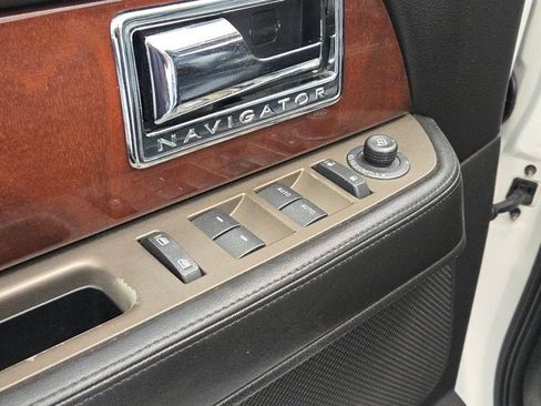 Used 2012 Lincoln Navigator 4WD image 20
