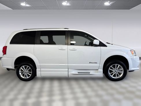 Used 2019 Dodge Grand Caravan SXT FWD image 7