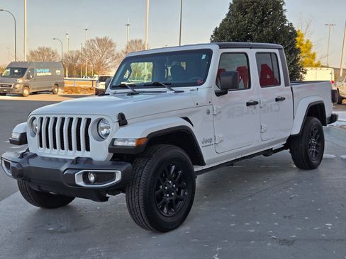 Used 2023 Jeep Gladiator Overland image 3