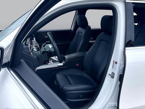 Used 2025 Mercedes-Benz GLB 250 image 8