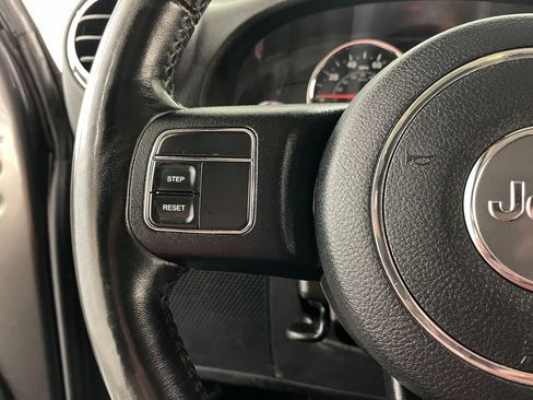 Used 2016 Jeep Wrangler Unlimited Sahara AWD/4WD image 21