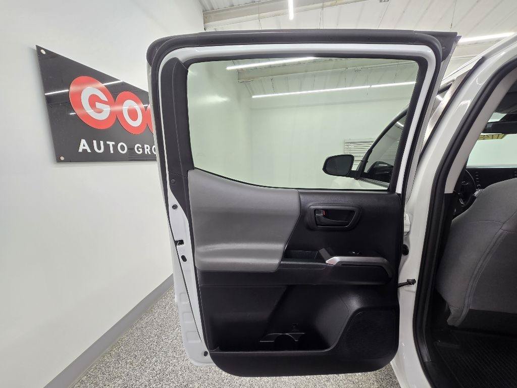 Used 2021 Toyota Tacoma SR5 AWD/4WD image 25