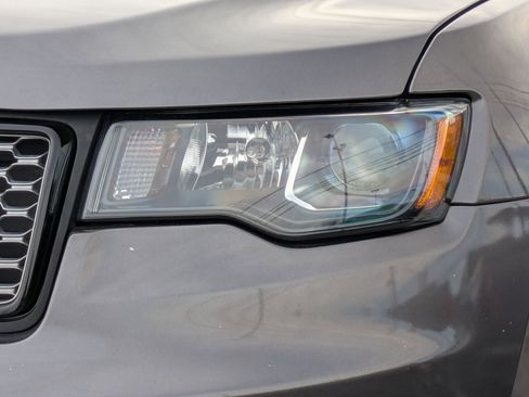 Used 2021 Jeep Grand Cherokee Laredo X image 7