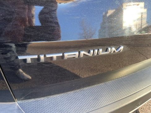 Used 2020 Ford Escape Titanium image 9