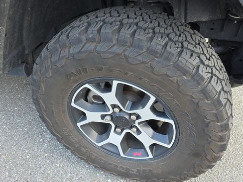 Used 2023 Jeep Wrangler Unlimited Rubicon w/ LED Lighting Group AWD/4WD image 5