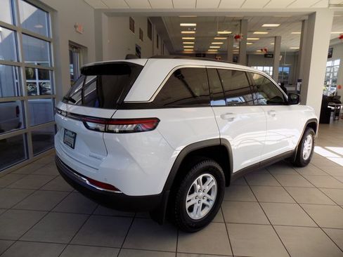 Used 2024 Jeep Grand Cherokee Laredo w/ MOPAR Finishing Package image 7