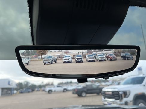 Used 2023 Chevrolet Silverado 1500 High Country w/ High Country Premium Package image 9