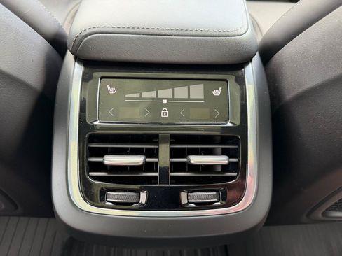 Used 2023 Volvo XC60 B5 Ultimate w/ Climate Package FWD image 19