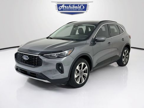 Used 2024 Ford Escape Platinum AWD/4WD image 3