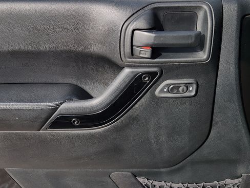 Used 2017 Jeep Wrangler Unlimited Sahara AWD/4WD image 23