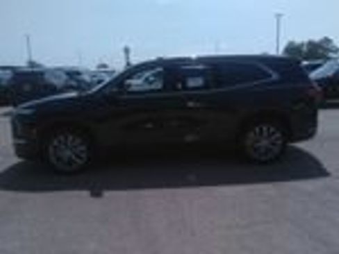 Used 2025 Buick Enclave Preferred FWD image 7
