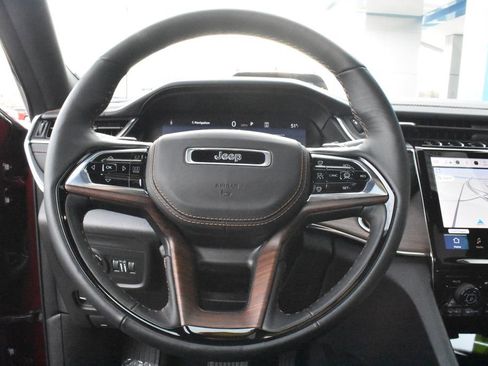 Used 2025 Jeep Grand Cherokee Summit w/ Adv Protech Group IV image 18