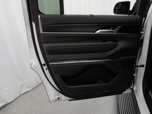 New 2025 Jeep Grand Wagoneer Series III w/ Rear Seat Video Group 1 image 35