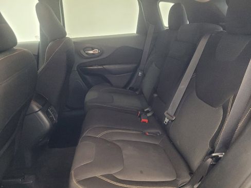 Used 2015 Jeep Cherokee Latitude w/ Cold Weather Group AWD/4WD image 18