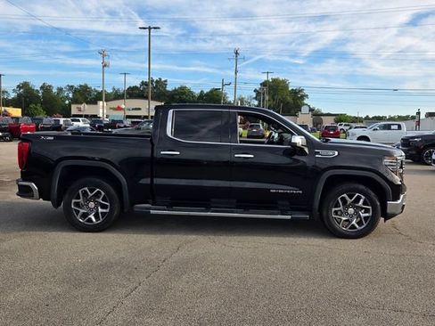 Used 2022 GMC Sierra 1500 SLT w/ SLT Premium Plus Package AWD/4WD image 14