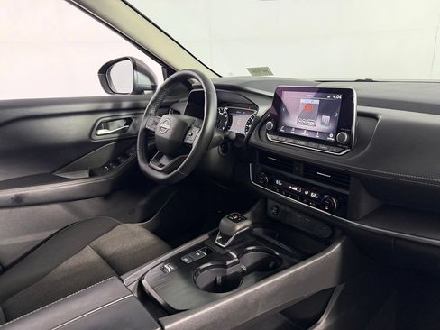 Used 2025 Nissan Rogue SV FWD image 29