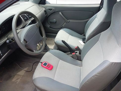 Used 2000 Chevrolet Metro Hatchback FWD image 7
