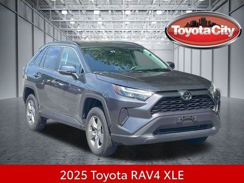 Used 2025 Toyota RAV4 XLE AWD/4WD image 1