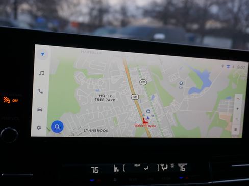 Used 2025 Toyota Sienna XLE image 17