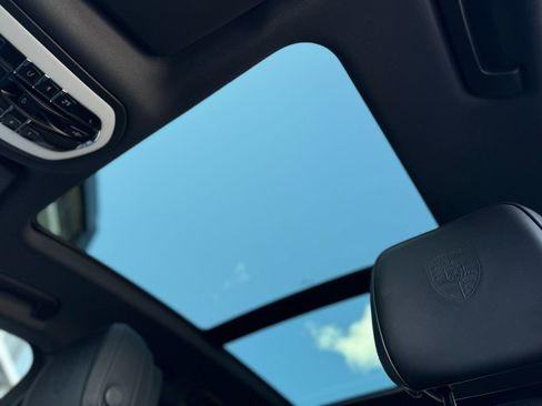 Certified 2026 Porsche Macan AWD/4WD image 27