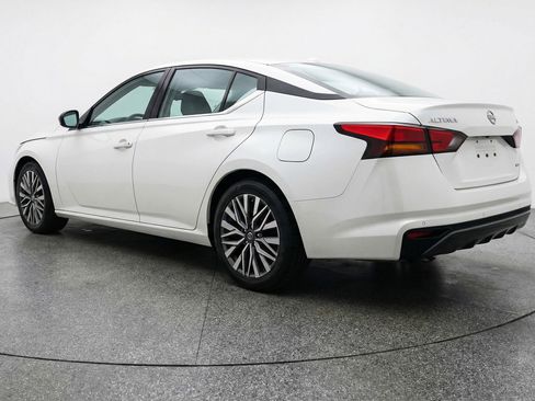 Used 2025 Nissan Altima 2.5 SV FWD image 6