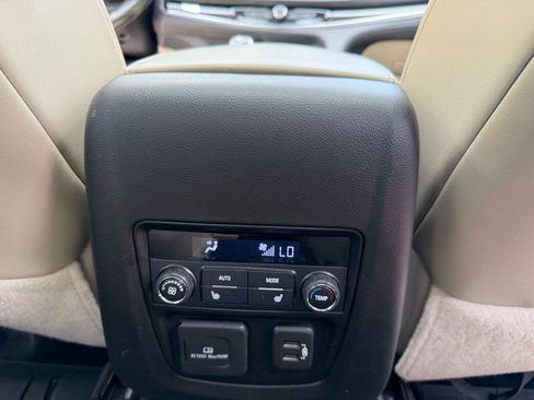 Used 2019 Buick Enclave Premium w/ Experience Buick Package FWD image 19
