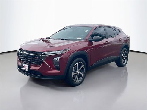 Used 2025 Chevrolet Trax RS w/ Driver Confidence Package image 3