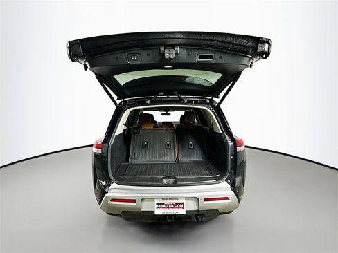 Used 2022 Nissan Pathfinder Platinum w/ Cargo Package image 37