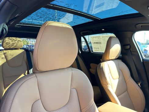 New 2026 Volvo V60 B5 Cross Country Ultra w/ Climate Package image 9