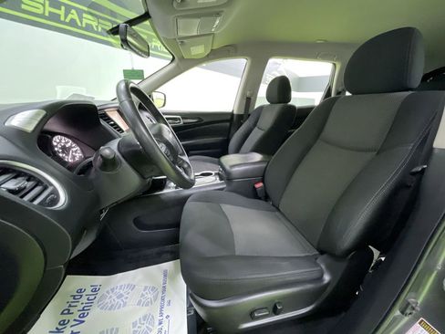 Used 2020 Nissan Pathfinder SV image 16