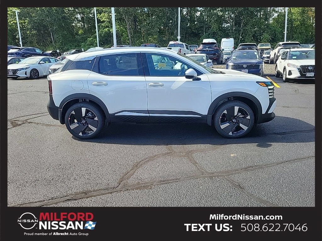 Used 2025 Nissan Kicks SR w/ SR Premium Package AWD/4WD image 5