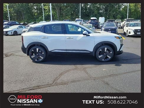Used 2025 Nissan Kicks SR w/ SR Premium Package AWD/4WD image 5