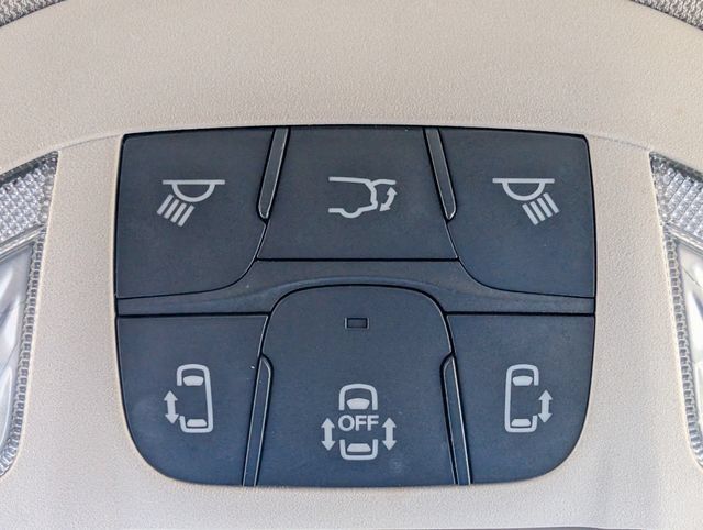 Used 2024 Chrysler Pacifica Touring-L FWD image 29
