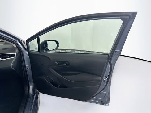 Used 2025 Toyota Corolla LE image 29