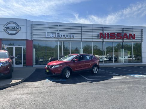 Used 2018 Nissan Rogue Sport SV w/ SV Technology Package AWD/4WD image 1