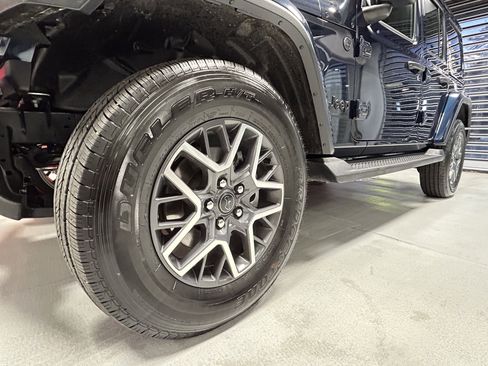 Certified 2025 Jeep Wrangler Sahara w/ Safety Group image 13