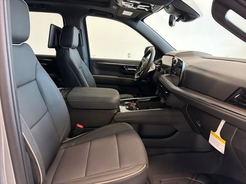 New 2026 Chevrolet Suburban Premier AWD/4WD image 32