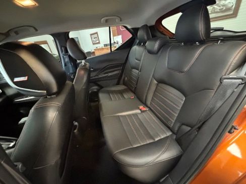 Used 2018 Nissan Kicks SR w/ Premium Package FWD image 12