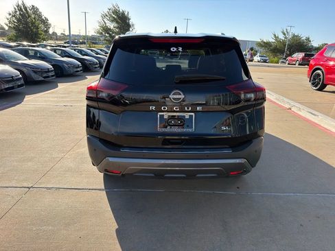Used 2023 Nissan Rogue SL FWD image 4