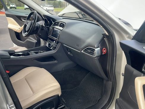 Used 2017 Jaguar F-PACE Premium image 30