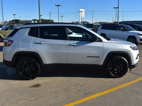 New 2026 Jeep Compass Latitude AWD/4WD image 4